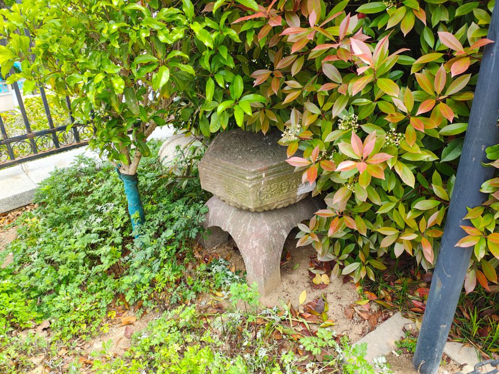 青島一戦遺址博物館に残された石